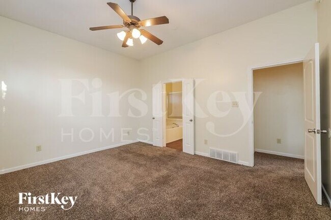 Foto del edificio - 7923 Bay Meadow Cir S