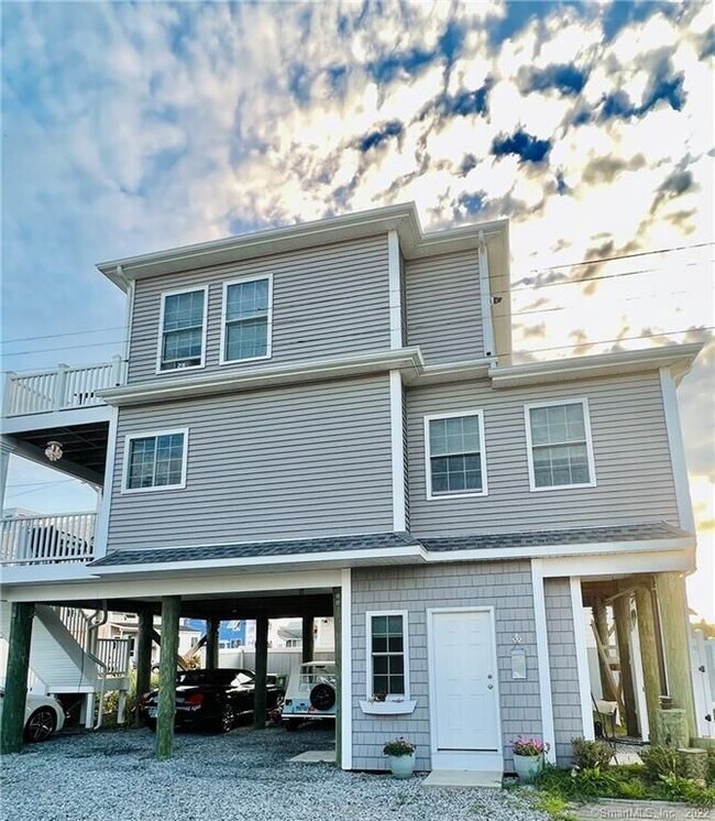 Foto del edificio - 28 Beach Rd E