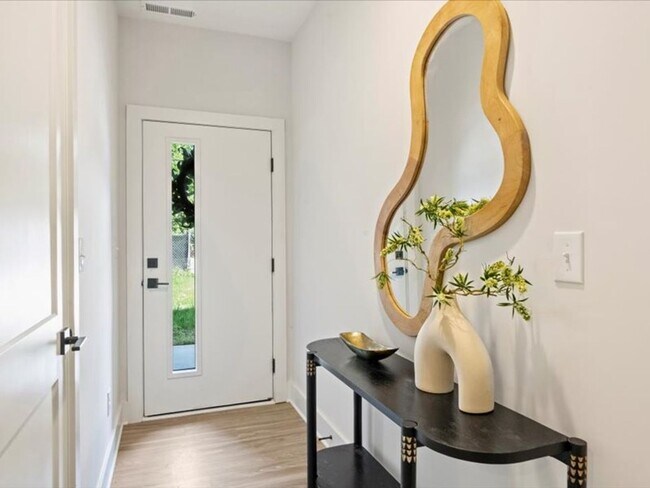 Building Photo - Modern Luxury Townhomes in Charlotte, NC.
