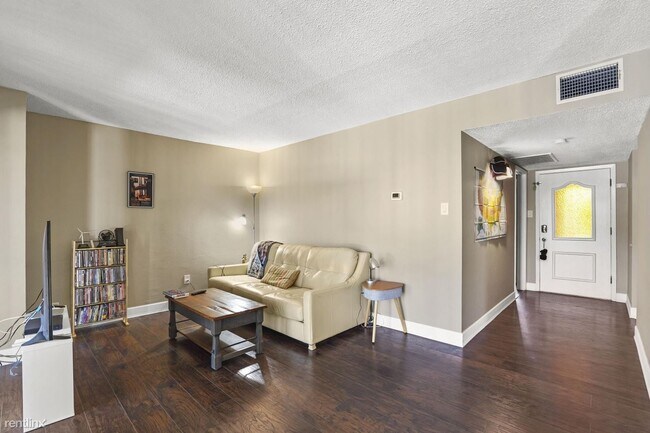 Foto del edificio - 4800 N Stanton St