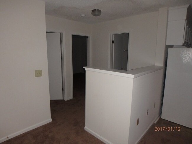 Building Photo - 3200 Summer Pl