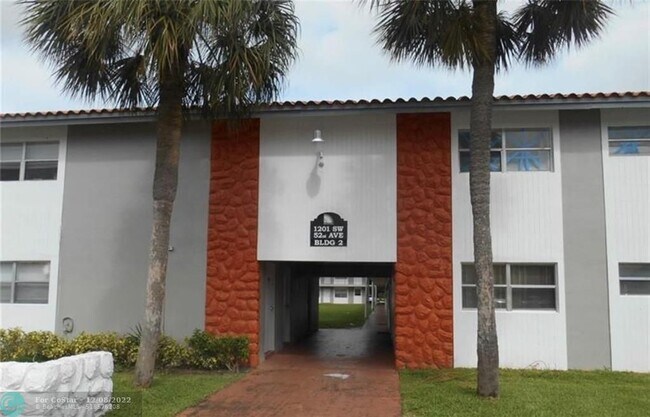 Foto del edificio - 1201 SW 52nd Ave
