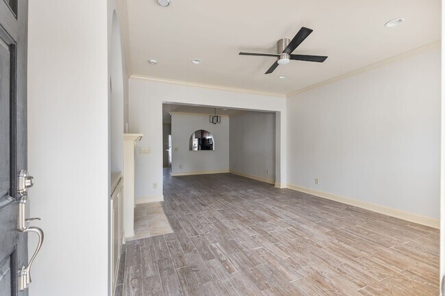 Foto del edificio - 4316 Summercrest Blvd
