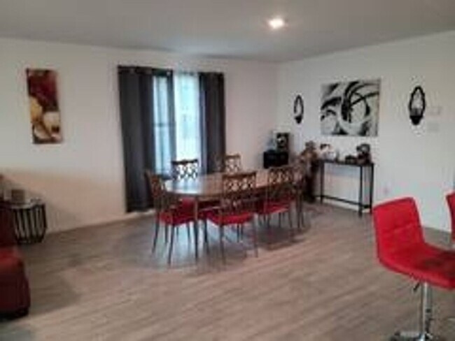 Foto del edificio - 4 Bedroom Single Family Home in Converse