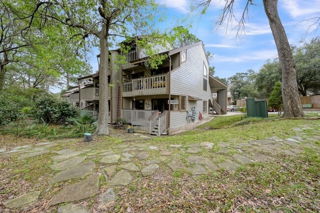 Building Photo - 3900 Aspen Dr