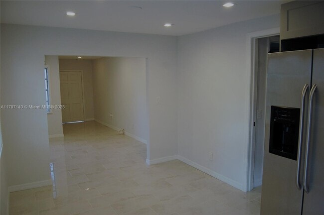 Building Photo - 2140 SW 25th St