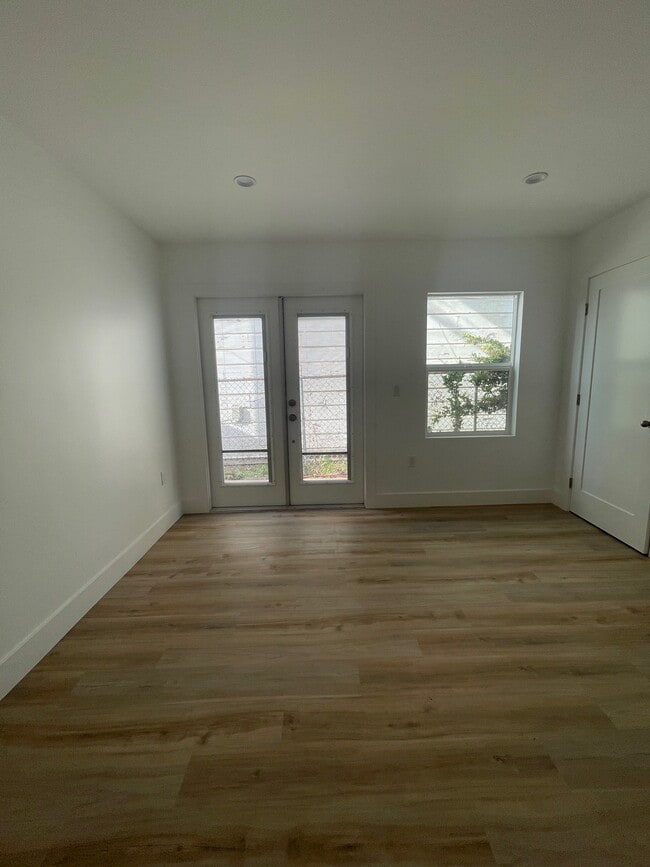 Building Photo - 2721 S Rimpau Blvd