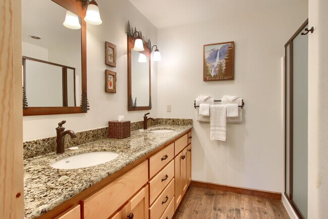 Building Photo - 8026 Larkspur Ln
