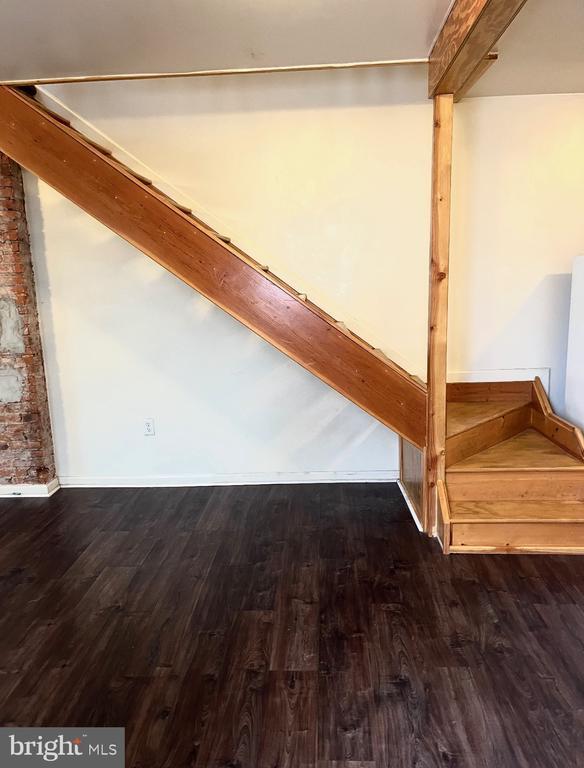 Building Photo - 2213 Wakeling St