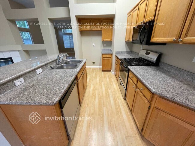 Building Photo - 5000 Mesa Ridge Dr