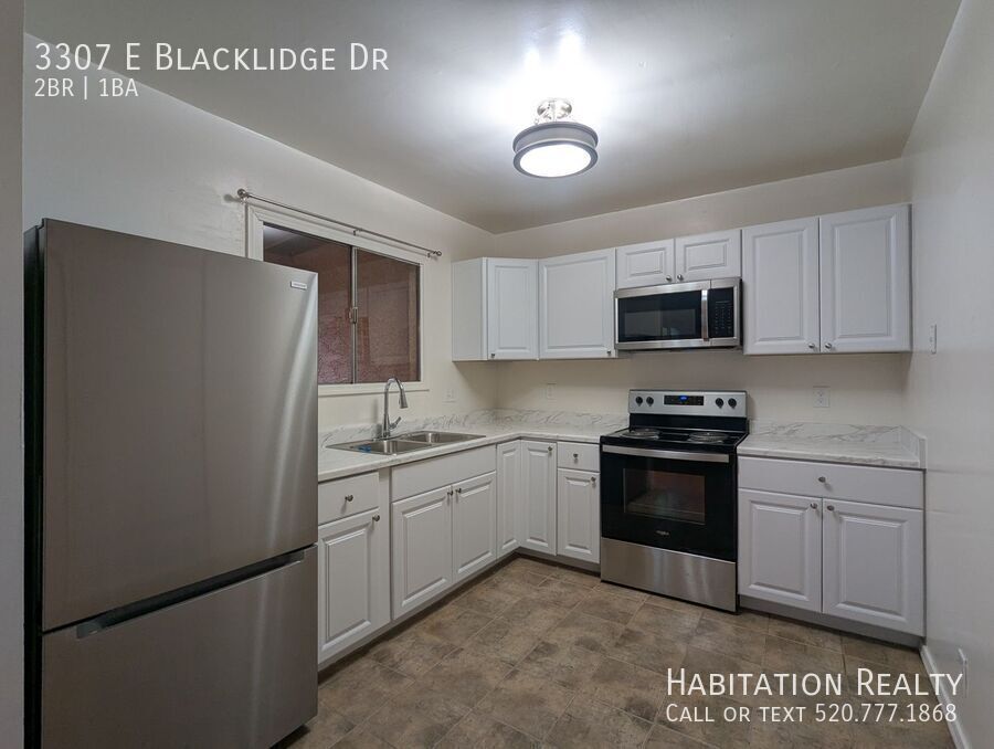 Primary Photo - 3307 E Blacklidge Dr