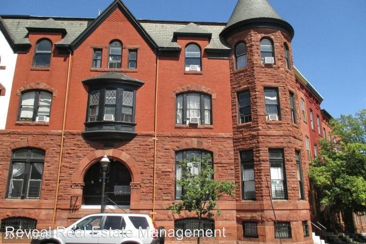 Primary Photo - 206 Laurens St