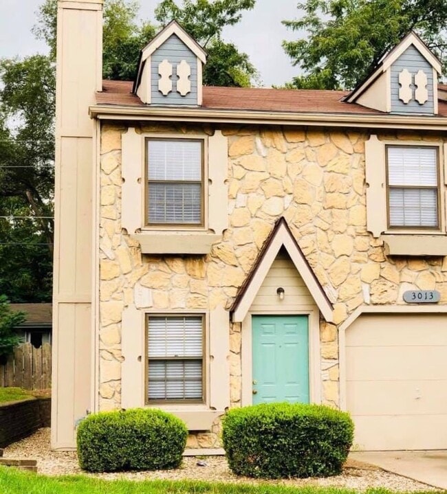 Building Photo - 3010 Bainbridge Cir