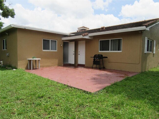 Foto del edificio - 4100 NW 110th Ave