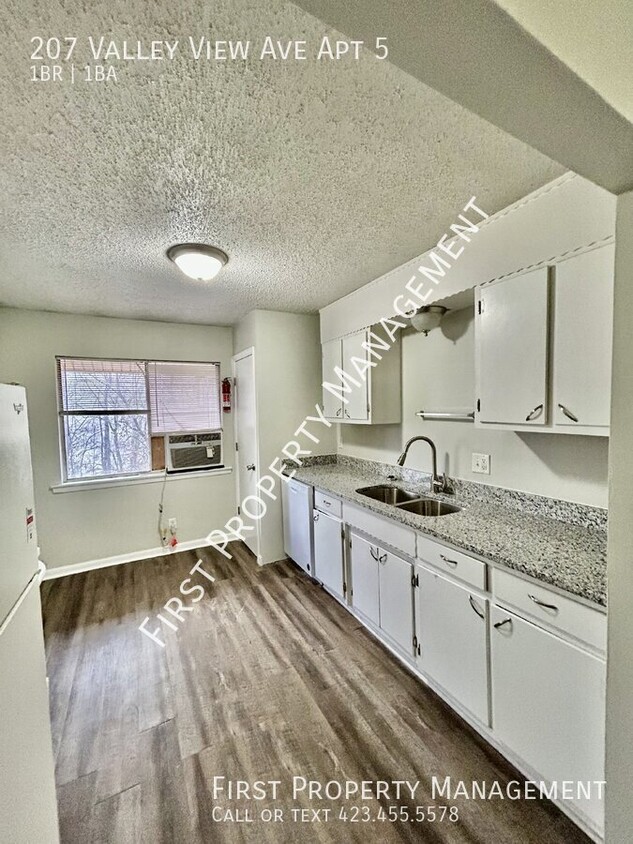 Foto principal - Red Bank Apt: 1Bed/1Bath With New Granite ...