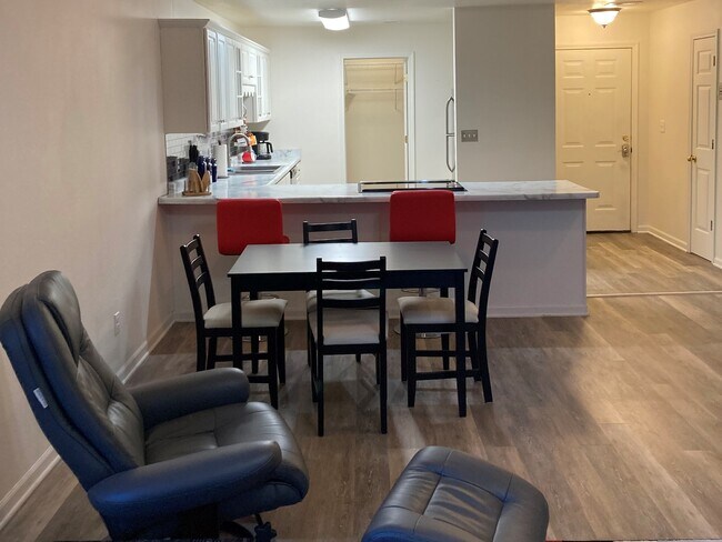 Building Photo - 123 River Point Road, Unit 37