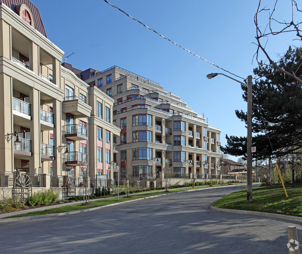 Building Photo - The Bayview Terraced Condominiums