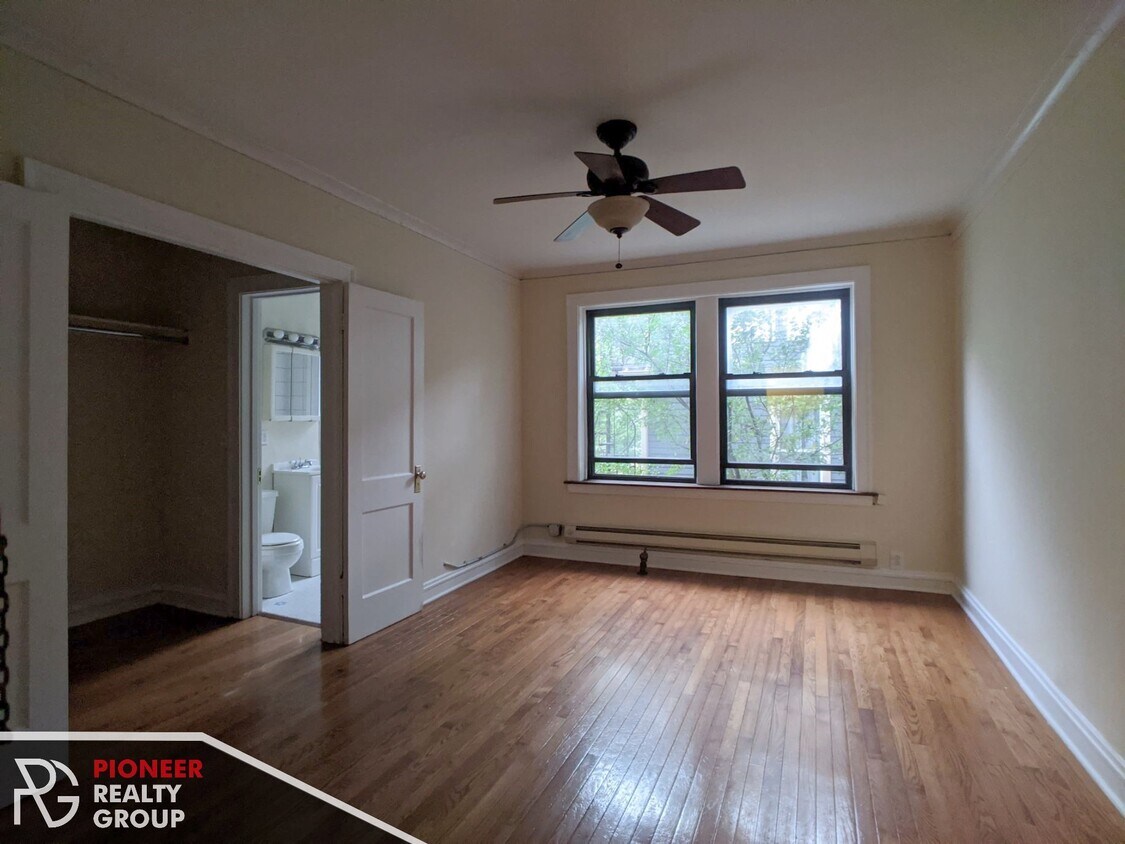 Foto principal - 4542 N Damen Ave