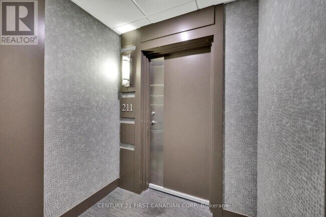 Building Photo - 340-340 Sugarcreek Trail