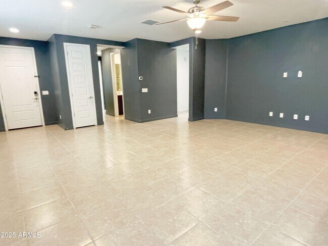 Foto del edificio - 2239 W Donner Dr