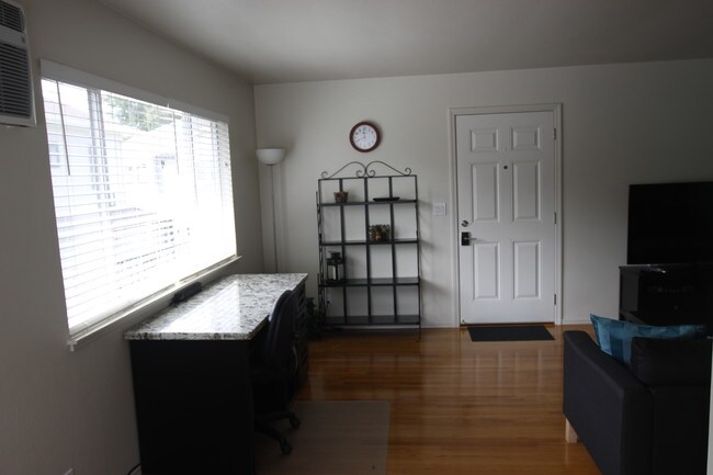 Foto del edificio - 734 Live Oak Ave