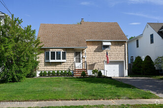 Building Photo - 904 Claridge Dr