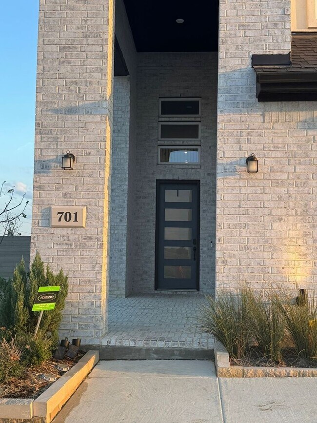 Building Photo - 701 Harmony Trl