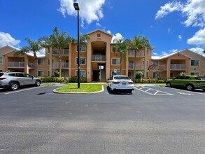 Building Photo - 131 SW Palm Dr