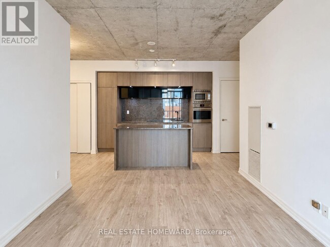 Building Photo - 88 Blue Jays Way