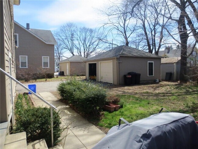 Building Photo - 537 Smithfield Rd