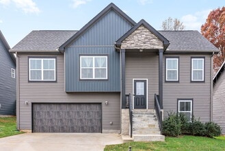 Building Photo - 2912 Feng Wy