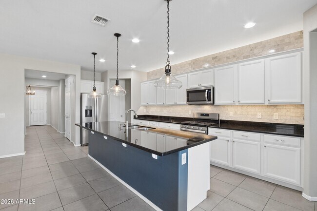 Building Photo - 17766 W Granite View Dr