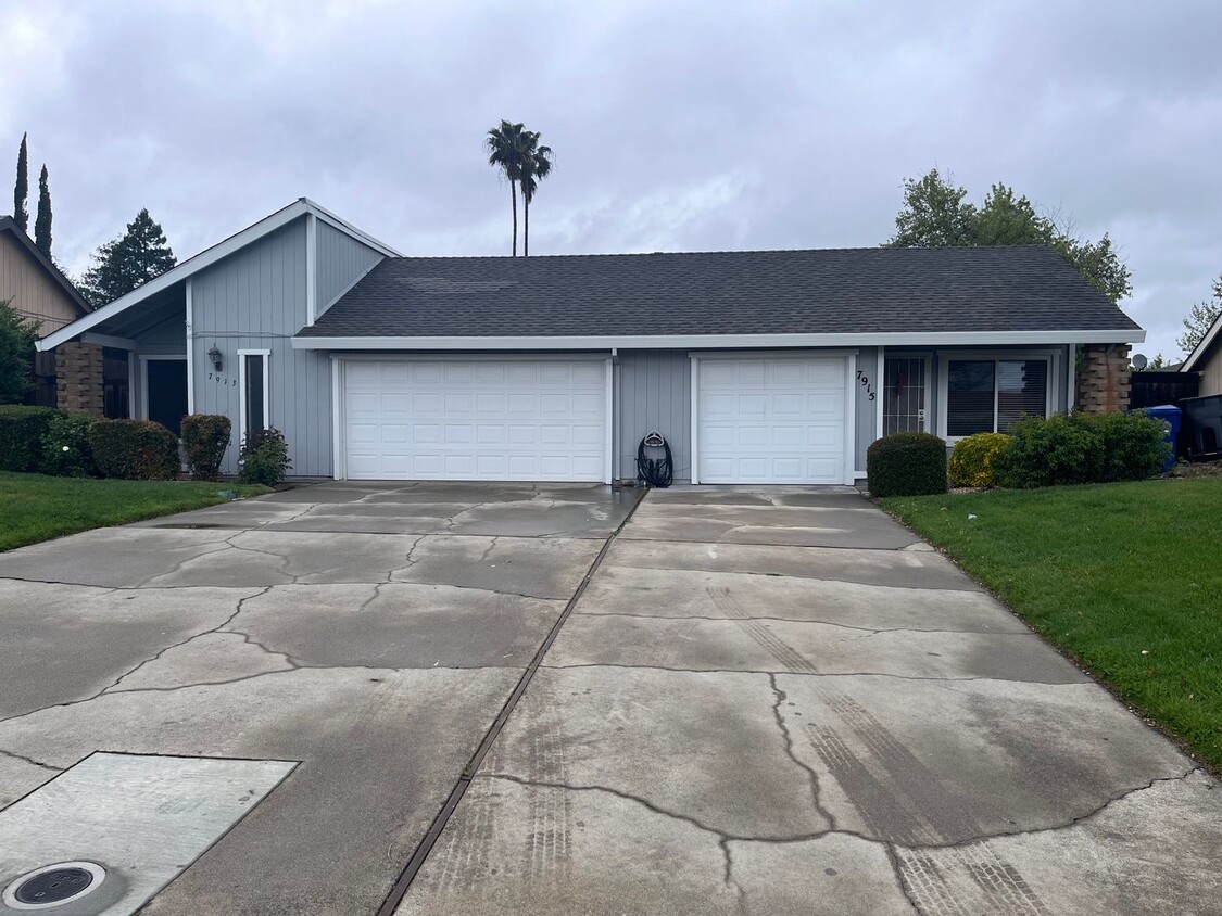 Foto principal - BEAUTIFUL UPDATED DUPLEX IN CITRUS HEIGHTS!!
