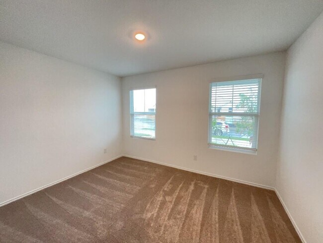 Building Photo - 185 Magalia Ln