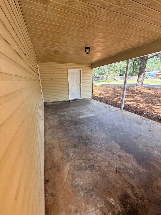Building Photo - 251 Sunset Dr