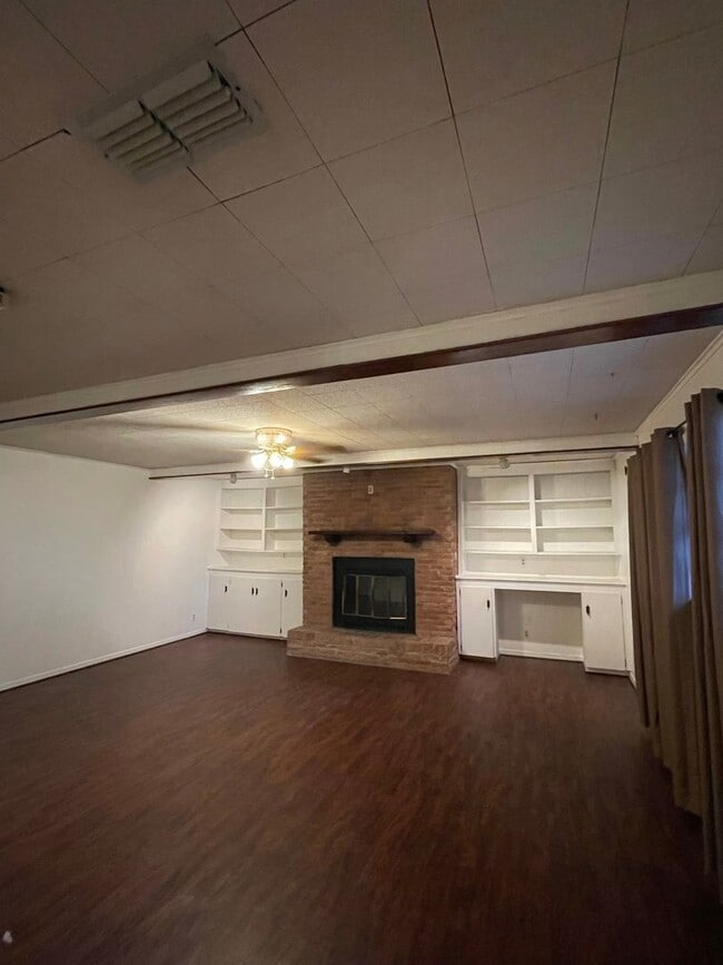 Building Photo - Rental Property
