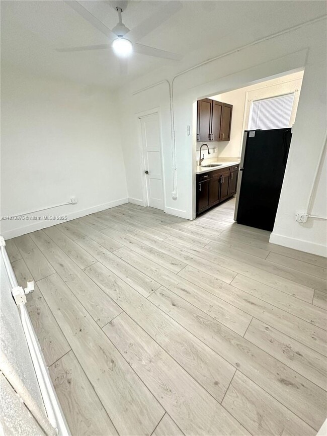 Foto del edificio - 967 SW 5th St