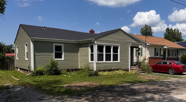 Foto del edificio - 210 E Charles St