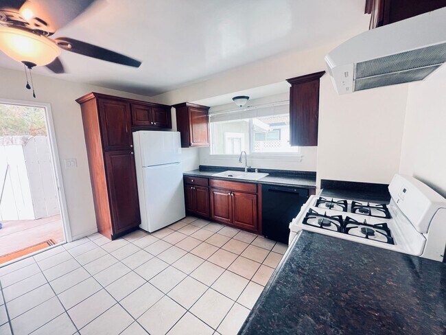 Foto del edificio - Escondido Historic Neighborhood 2 Bedroom 1 Bath Home
