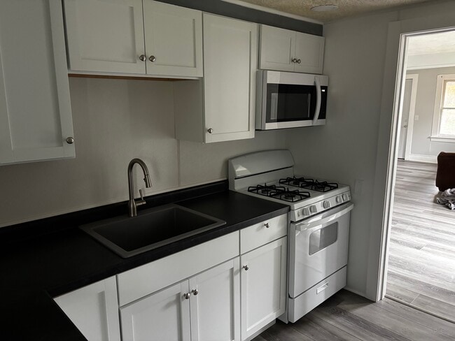 Building Photo - 30 Blair St