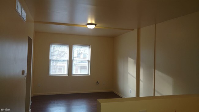 Building Photo - 2 br, 1 bath Apartment - 4021 Haldane St