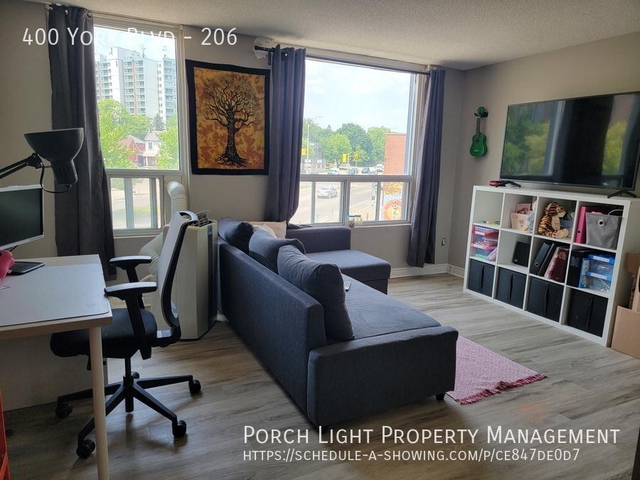 Primary Photo - 2 Bedroom Open Concept Condo in Excellent ...