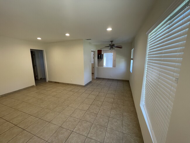 Building Photo - 531 N Rosemary Ln