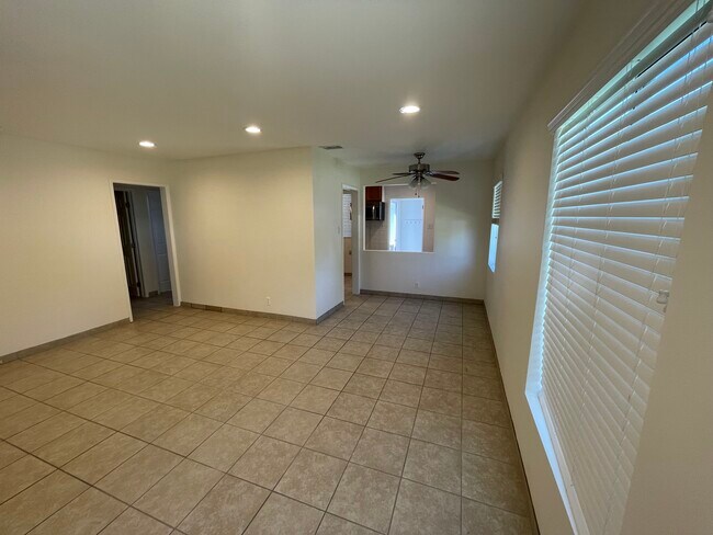 Foto del edificio - 531 N Rosemary Ln