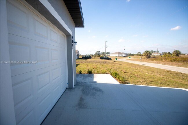 Building Photo - 9023 Meadow Cir