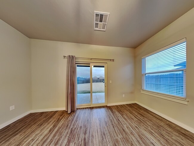 Foto del edificio - 14308 Peach Tree Dr