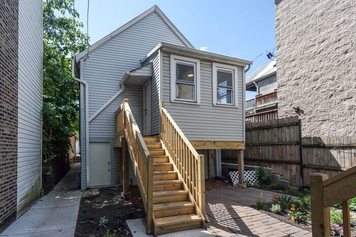 Primary Photo - 837 W 33rd Pl
