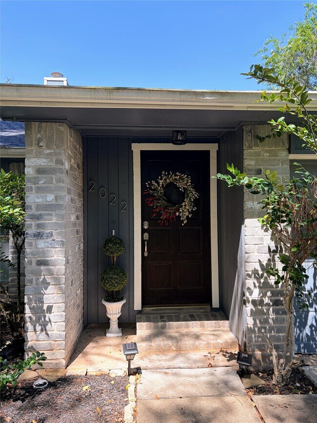 Foto del edificio - 2022 Creek Valley Ln