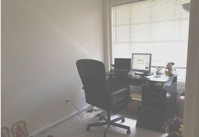 Building Photo - 400 Drummers Ln