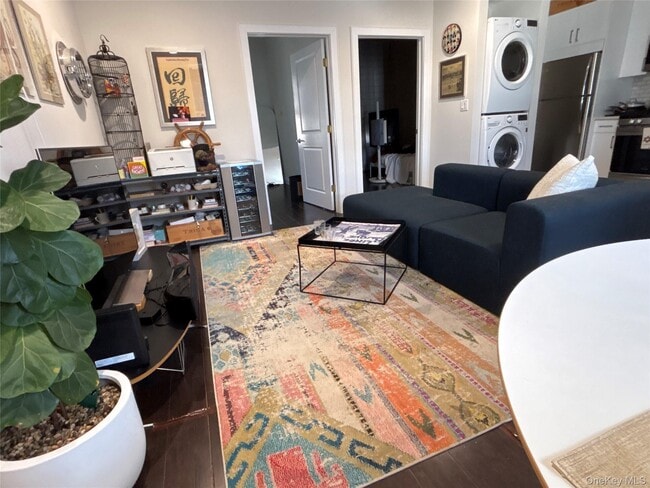 Foto del edificio - 3 Bryant Ave